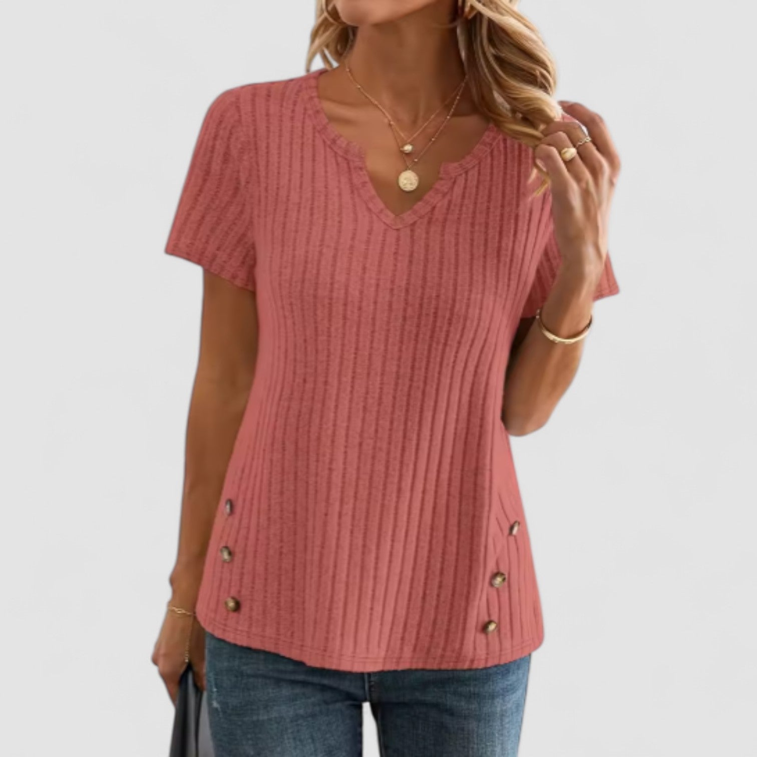 Chic Parsienne™ | Elsa – Haut à col en V avec des détails discrets